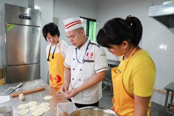学蒸包子技术培训学校,学蒸包子去哪里学-第2张图片-厨房小当家 学蒸包子技术培训学校,学蒸包子去哪里学-第2张图片-厨房小当家