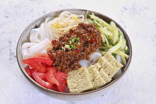 西安哪里的凉皮好吃（西安哪里的凉皮好吃又便宜）-第2张图片-厨房小当家
