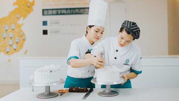 福州哪里可以学习西点（福州学西点烘焙哪个培训机构好呢？短期学习的）-第3张图片-厨房小当家