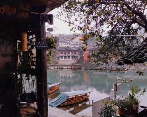 在萃茶师上班怎么样（茶峒古镇热吗）-第1张图片-厨房小当家