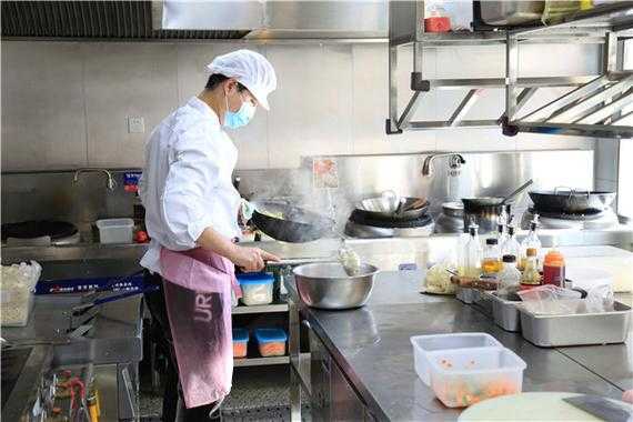 在饭店后厨工作怎么样(后厨和服务员那个好)-第3张图片-厨房小当家 在饭店后厨工作怎么样(后厨和服务员那个好)-第3张图片-厨房小当家