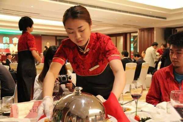 饭店怎么端盘子上菜,饭店怎么样才能上菜快一点-第3张图片-厨房小当家 饭店怎么端盘子上菜,饭店怎么样才能上菜快一点-第3张图片-厨房小当家