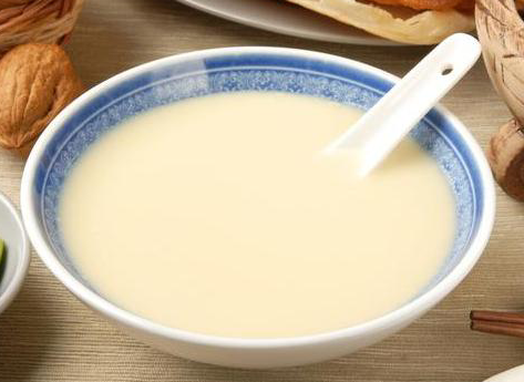 哪里的黄豆做豆浆最好（怎样的黄豆才是正的，做豆浆的黄豆?为什么有的扁的椭圆形，有的圆圆的?有什么区别吗）-第2张图片-厨房小当家