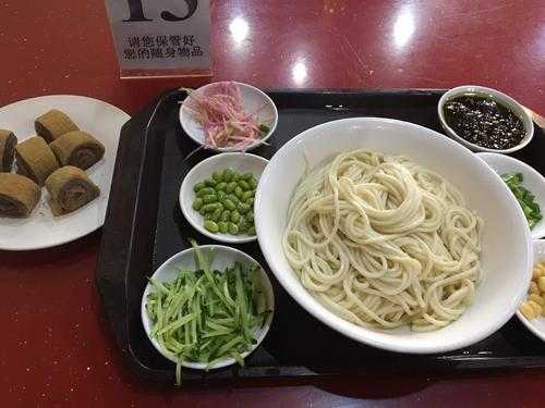老北京炸酱面哪里好吃(老北京炸酱面在哪啊,故宫附近有吗,或前门的? 从东直门怎么去)-第1张图片-厨房小当家 老北京炸酱面哪里好吃(老北京炸酱面在哪啊,故宫附近有吗,或前门的? 从东直门怎么去)-第1张图片-厨房小当家