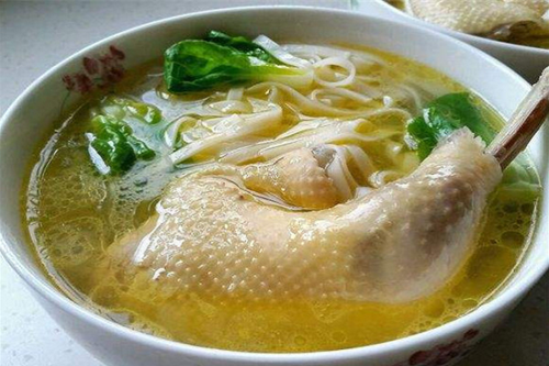 老母鸡汤手擀面在哪里(鸡汤面怎么做)-第3张图片-厨房小当家 老母鸡汤手擀面在哪里(鸡汤面怎么做)-第3张图片-厨房小当家