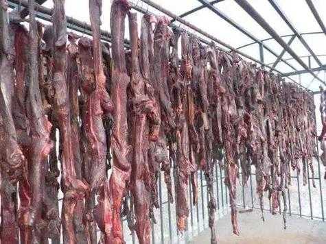 风干羊肉产于哪里(冬季羊肉挂在室外风干不会坏吗)-第2张图片-厨房小当家 风干羊肉产于哪里(冬季羊肉挂在室外风干不会坏吗)-第2张图片-厨房小当家