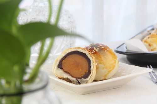 蛋黄酥产自哪里(蛋黄酥产自哪里的特产)-第2张图片-厨房小当家 蛋黄酥产自哪里(蛋黄酥产自哪里的特产)-第2张图片-厨房小当家
