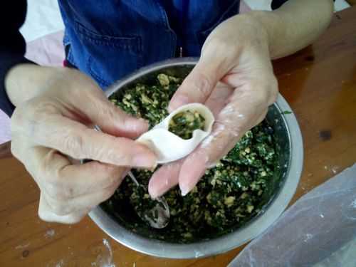 结婚珍珠小饺子的包法,珍珠水饺哪里小吃好吃-第1张图片-厨房小当家 结婚珍珠小饺子的包法,珍珠水饺哪里小吃好吃-第1张图片-厨房小当家