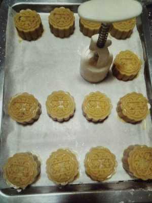 月饼回油是在常温还是冰箱,自制月饼放哪里回油好-第3张图片-厨房小当家 月饼回油是在常温还是冰箱,自制月饼放哪里回油好-第3张图片-厨房小当家