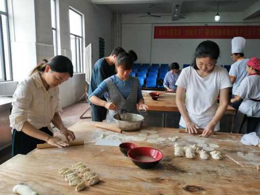 广式面点师主要学什么,咸骨粥饺子王饭店怎么样好吃吗-第2张图片-厨房小当家 广式面点师主要学什么,咸骨粥饺子王饭店怎么样好吃吗-第2张图片-厨房小当家