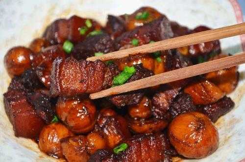 板栗红烧肉哪里可以吃（干笋板栗红烧肉做法）-第3张图片-厨房小当家
