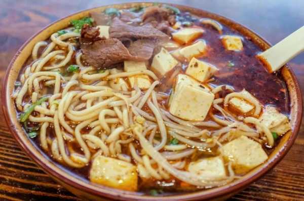 襄阳哪里的牛肉面好吃(襄阳牛肉面哪家最强)-第1张图片-厨房小当家 襄阳哪里的牛肉面好吃(襄阳牛肉面哪家最强)-第1张图片-厨房小当家