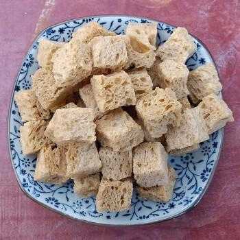 凉皮里面那个用来凉拌的面筋,南方叫烤麸,买回来是干的,做凉拌之前,哪里有做凉皮的面筋卖啊-第2张图片-厨房小当家 凉皮里面那个用来凉拌的面筋,南方叫烤麸,买回来是干的,做凉拌之前,哪里有做凉皮的面筋卖啊-第2张图片-厨房小当家