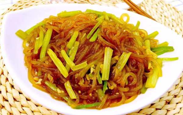 芹菜粉是什么意思,香芹粉是什么-第1张图片-厨房小当家 芹菜粉是什么意思,香芹粉是什么-第1张图片-厨房小当家