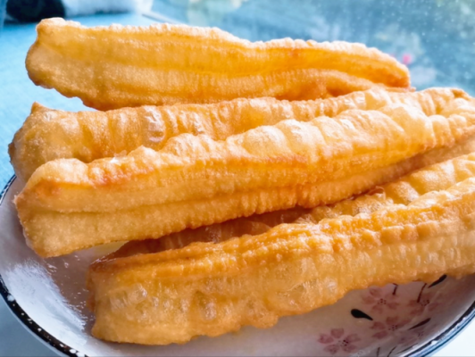 哪里炸油条好吃（哪里炸油条好吃又酥脆）-第3张图片-厨房小当家