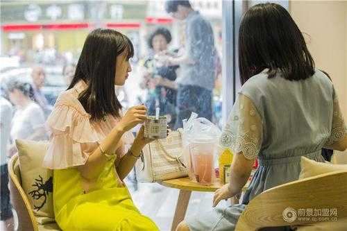 如何在大学校园附近经营餐饮,怎么在大学里开奶茶店-第1张图片-厨房小当家 如何在大学校园附近经营餐饮,怎么在大学里开奶茶店-第1张图片-厨房小当家