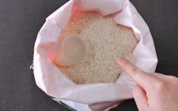 大米存放时能挨着暖气片吗,大米放到哪里不会生虫子-第1张图片-厨房小当家 大米存放时能挨着暖气片吗,大米放到哪里不会生虫子-第1张图片-厨房小当家
