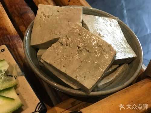 火锅豆腐哪里买(在重庆吃火锅有一种发黑的豆腐状的叫什么)-第1张图片-厨房小当家 火锅豆腐哪里买(在重庆吃火锅有一种发黑的豆腐状的叫什么)-第1张图片-厨房小当家