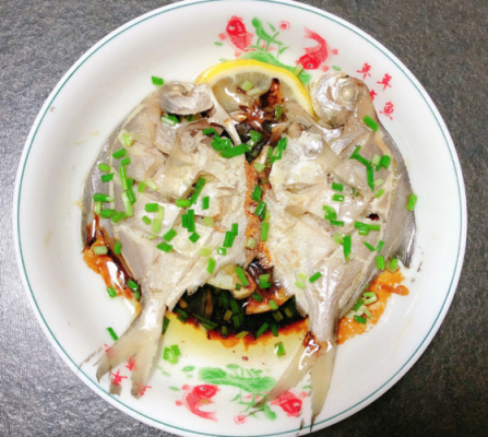 斗鲳鱼哪里的(斗鲳鱼的正宗做法)-第2张图片-厨房小当家 斗鲳鱼哪里的(斗鲳鱼的正宗做法)-第2张图片-厨房小当家