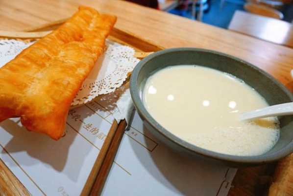 豆浆泡油条 哪里（豆浆泡油条哪里人爱吃）-第1张图片-厨房小当家